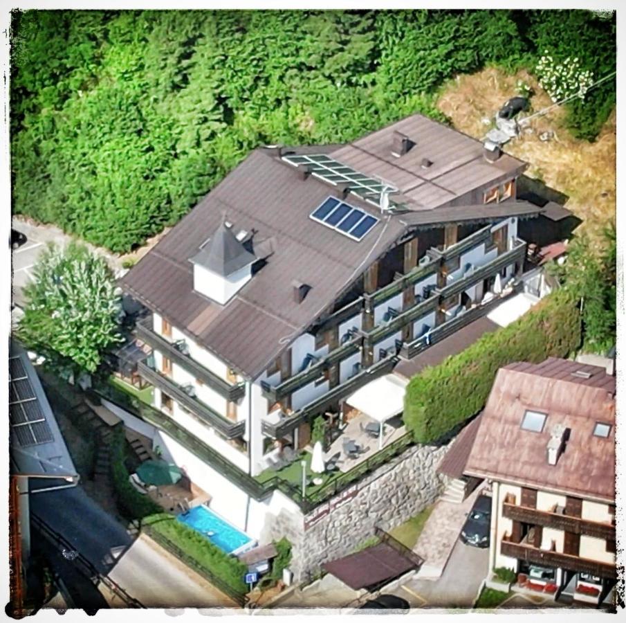 Chalet Fiocco Di Neve ピンツォーロ エクステリア 写真