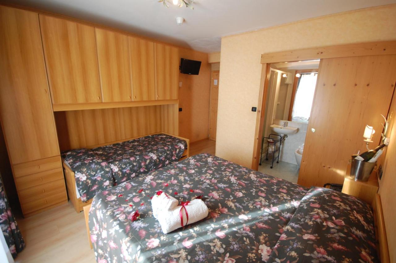Chalet Fiocco Di Neve ピンツォーロ エクステリア 写真