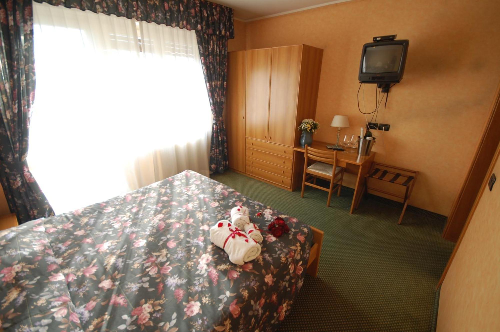 Chalet Fiocco Di Neve ピンツォーロ 部屋 写真